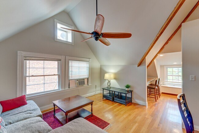 Foto del edificio - FG Rooms and Short Term Rentals