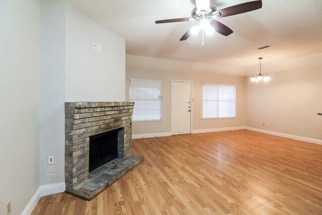 Foto del edificio - 1205 Hall Rd