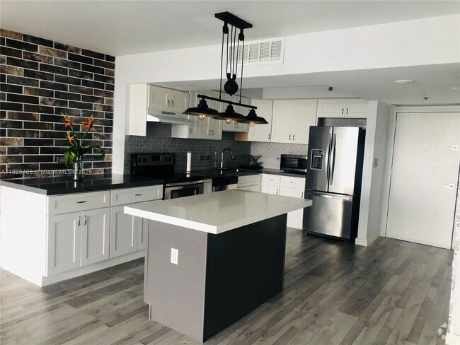 Building Photo - 20505 E Country Club Dr