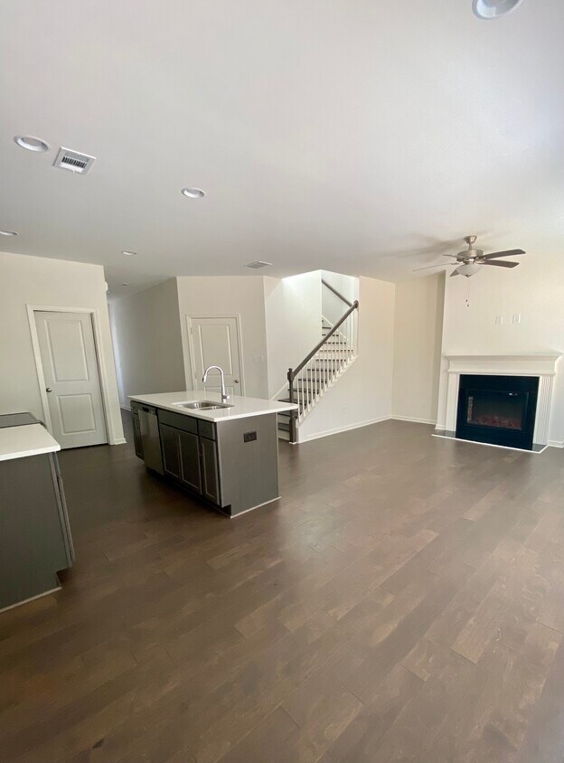Primary Photo - 1286 Taylor Way