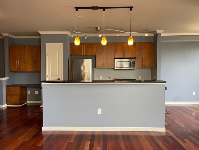 Foto del edificio - CLICK "REQUEST A TOUR" NOW!