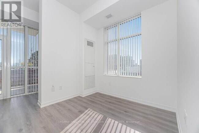 Building Photo - 28 Interchange Wy