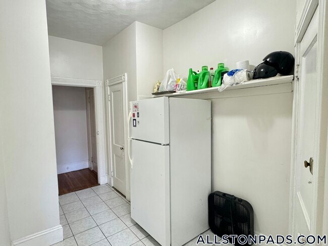 Foto del edificio - 79 Glenville Ave