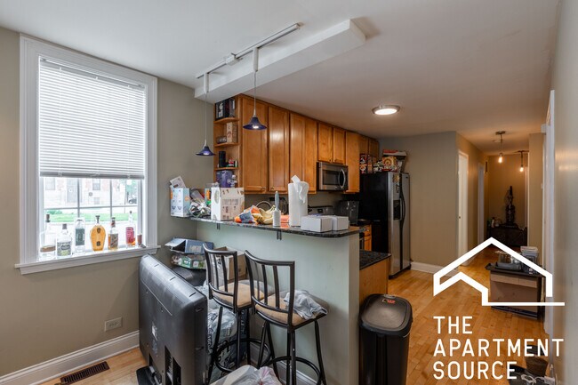 Building Photo - 1059 W Fry Unit 1F