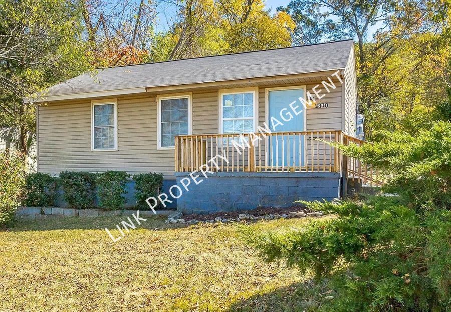 Primary Photo - 2310 N Chamberlain Ave