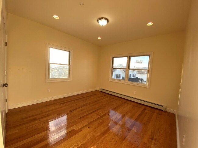 Building Photo - 107 Haven Ave