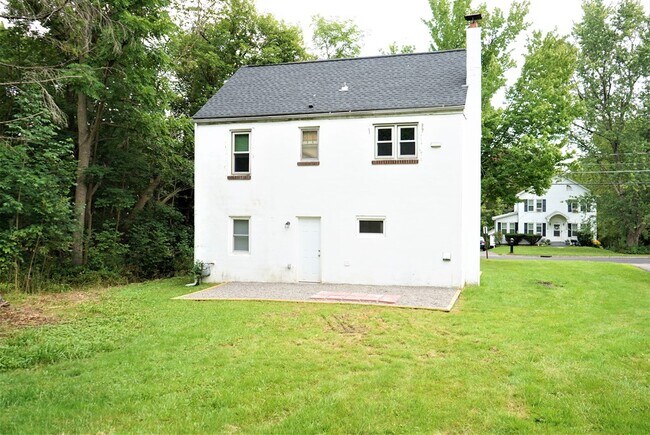 Foto del edificio - 218 Airport Rd