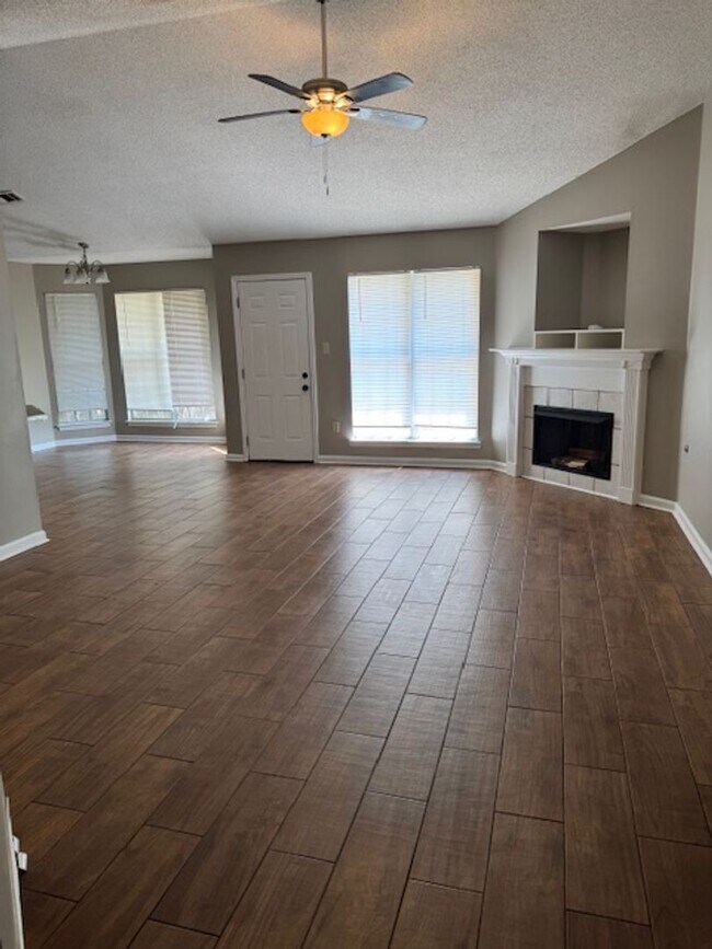 Foto del edificio - Renovated 3 Bedroom 2 Bath Home for Rent w...