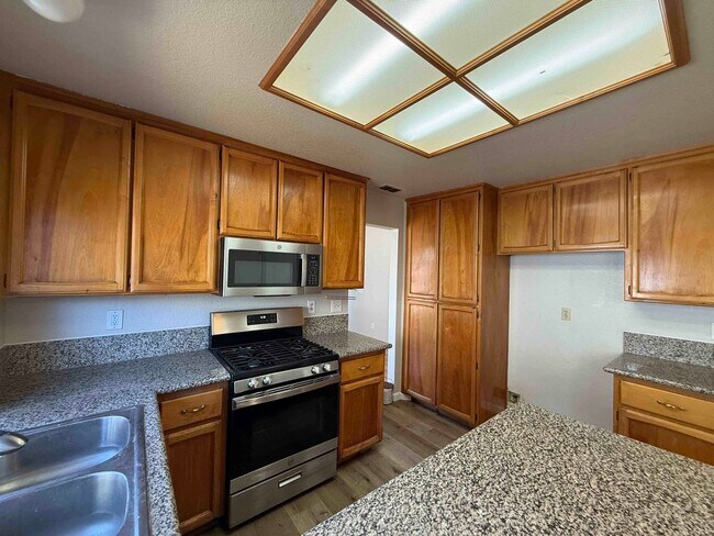 Foto del edificio - 8228 Bluehaven Ct