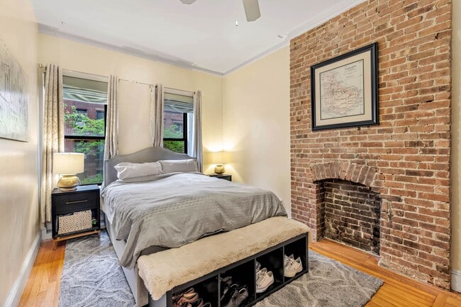 Building Photo - 222 W 71st St