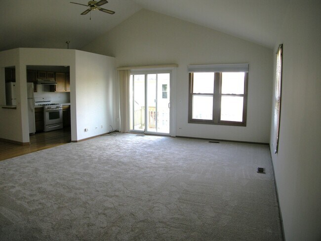 Building Photo - 250 Doral Ct