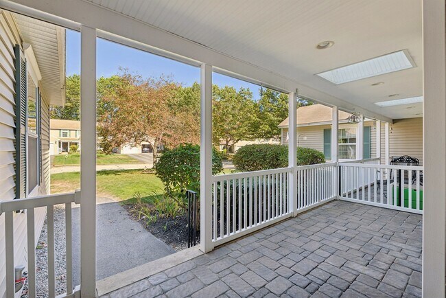 Building Photo - 7 Dunnhill Dr