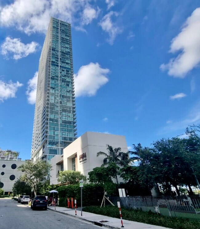 Foto del edificio - 3131 NE 7th Ave