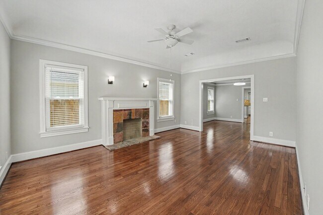 Building Photo - 2805 Rosewood St