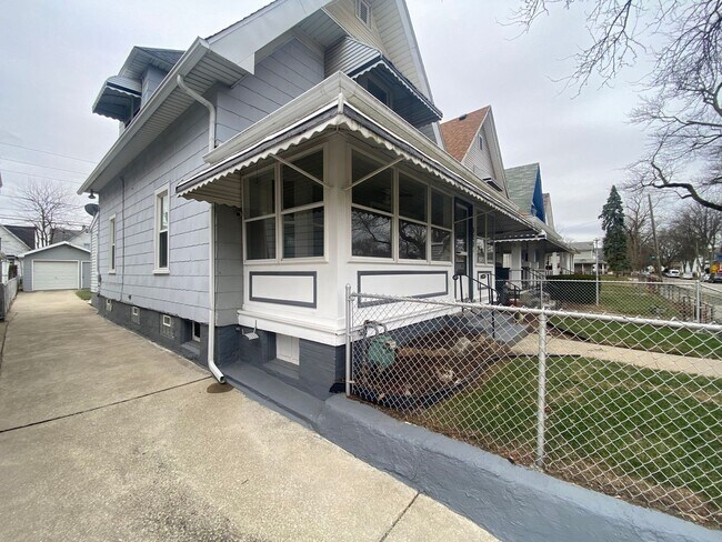 Foto del edificio - 3 Bed 2 Bath