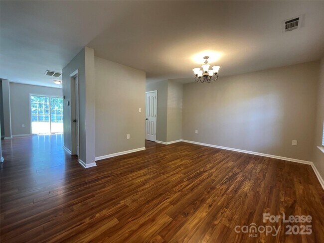 Foto del edificio - 1417 River Run Rd