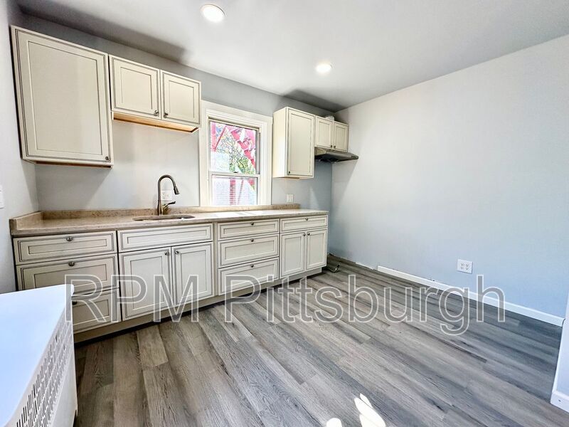 Foto principal - 976 Greenfield Ave