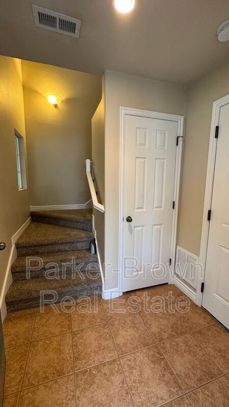 Building Photo - 61 S Clayton Ct