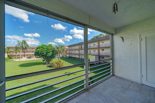 Building Photo - 701 Lori Dr