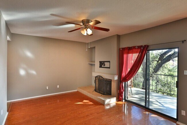 Building Photo - 4711 Spicewood Springs Rd