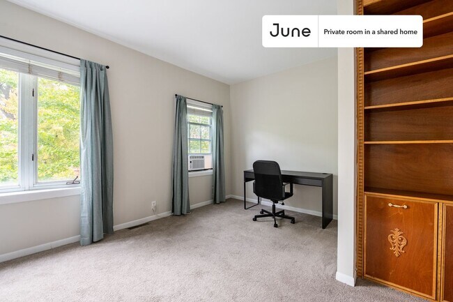 Foto del edificio - Room in Shared 5 bed/3 bath home