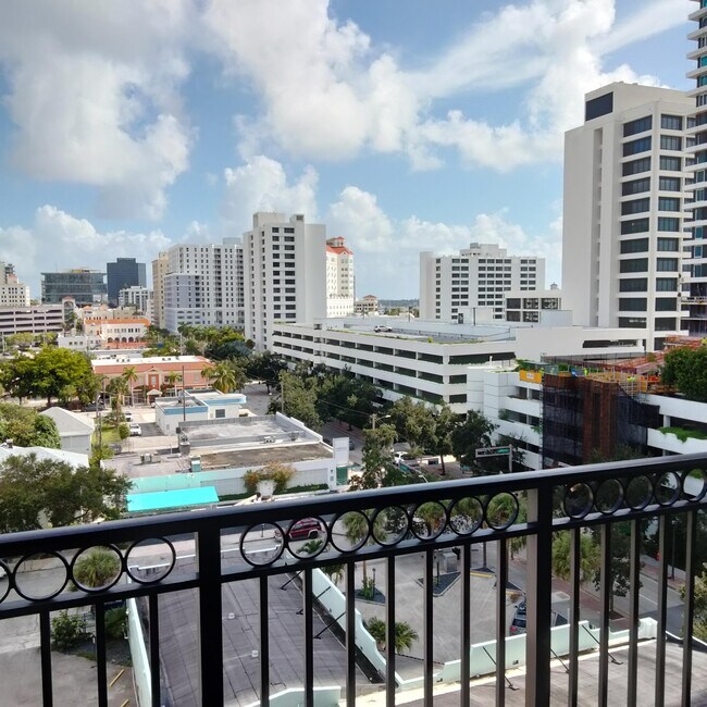 Foto del edificio - 600 S Dixie Hwy