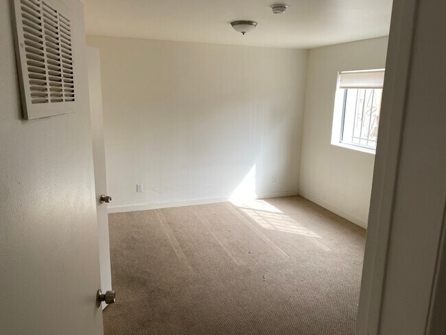 Building Photo - 4221 Grand View Blvd