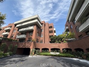 Building Photo - 200 N Swall Dr
