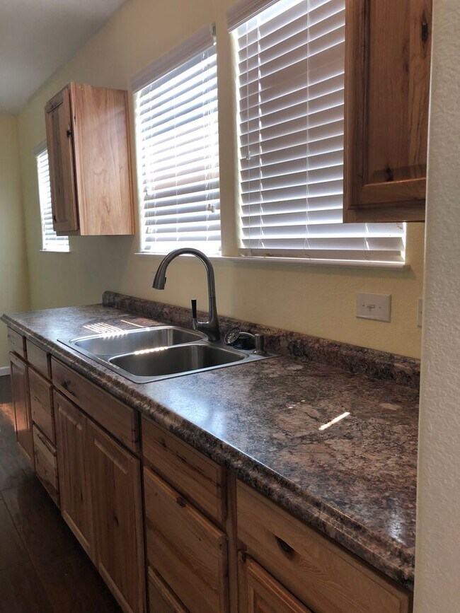 Foto del edificio - Charming 1 Bedroom Home With Yard