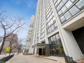 Building Photo - 5445 N Sheridan Rd