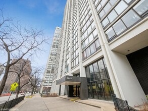 Building Photo - 5445 N Sheridan Rd