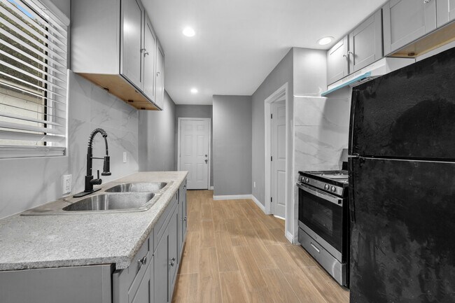 Building Photo - 1629 W 37th St
