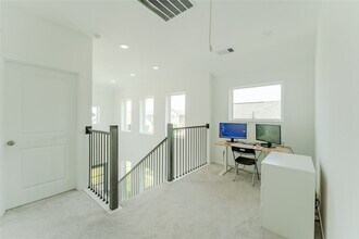 Building Photo - 6731 Iron Clover Dr