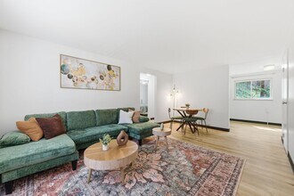 Building Photo - 298 Lumar Dr