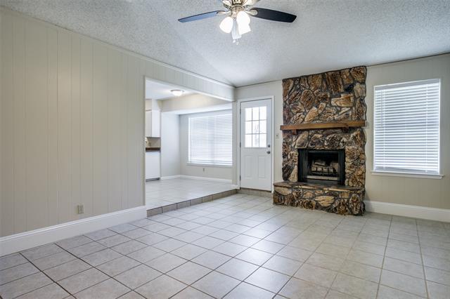 Foto del edificio - 702 W Lynn Creek Dr
