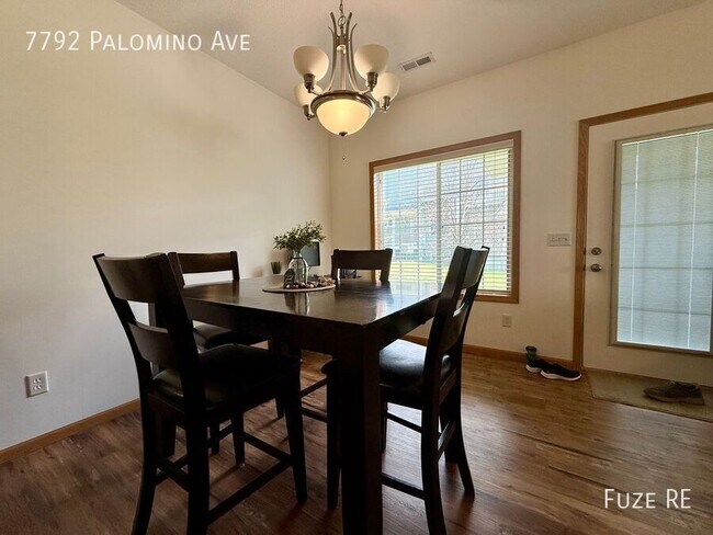 Foto del edificio - 7792 Palomino Ave NE
