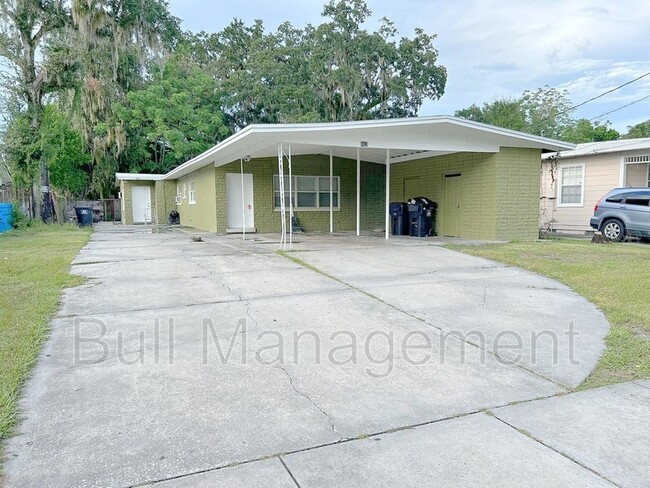 Building Photo - 817 Concord St