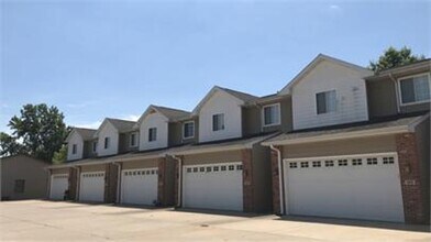 Building Photo - 100-114 Wintergreen Dr