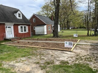 Building Photo - 5211 Shady Ln