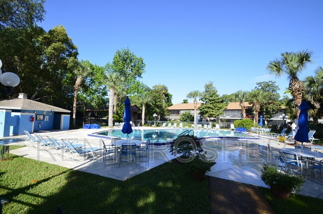 Foto del edificio - 180 Magnolia Woods Ct