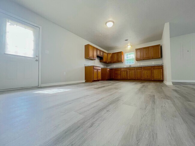 Building Photo - 303 Langley Ave