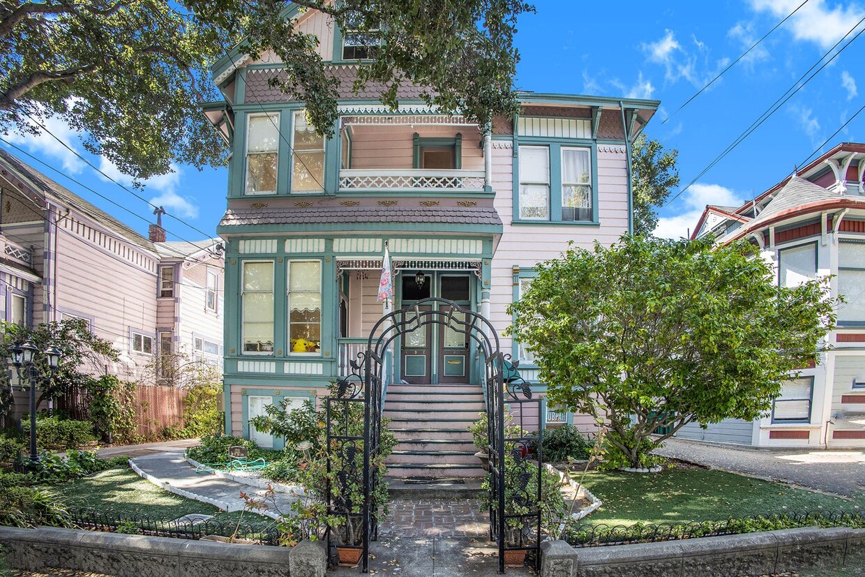Primary Photo - 1231 Park Ave E