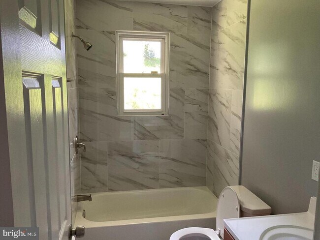 Building Photo - 5103 Acorn Dr