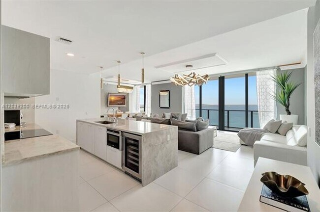 Foto del edificio - 501 NE 31st St