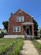Building Photo - 5 Ashwood Rd