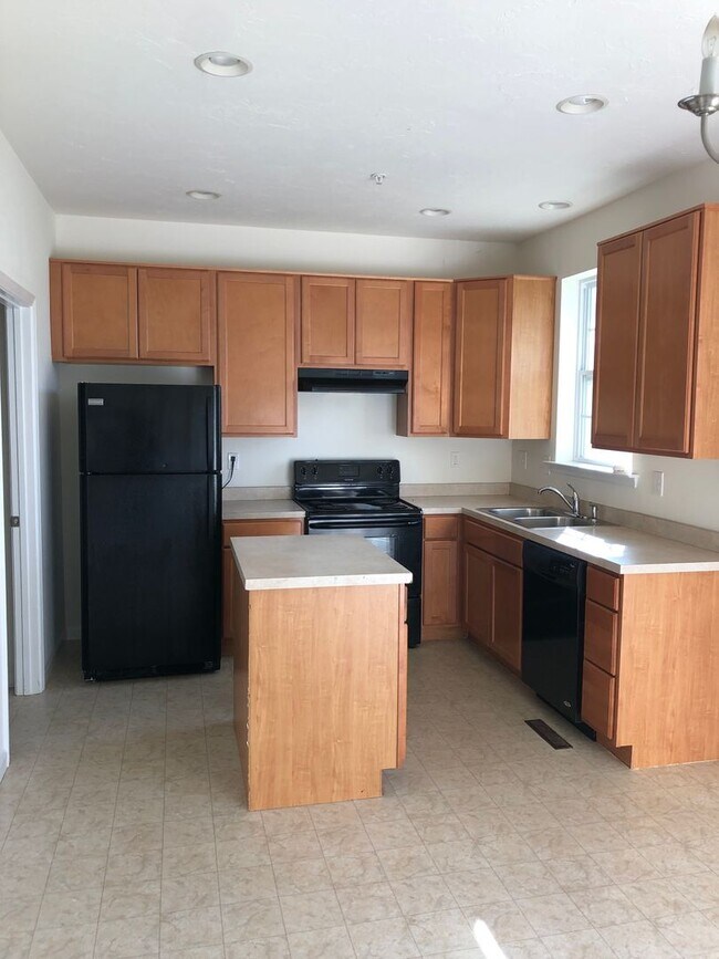 Foto del edificio - Coming Soon - Beautiful 3 Bedroom, 2.5 Bat...