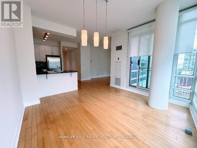 Photo du bâtiment - 381 Front St W