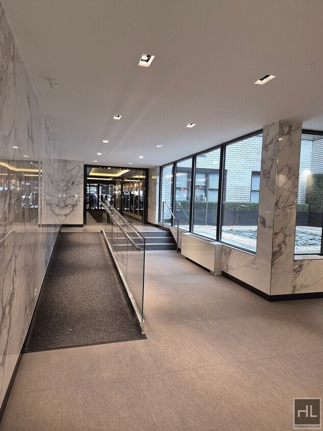 Building Photo - E 16 ST