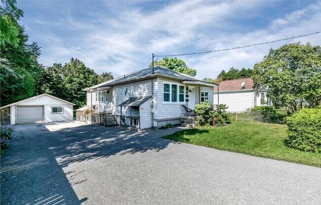 Photo du bâtiment - Basement-74 Peel St Barrie Ontario L4M 3L4