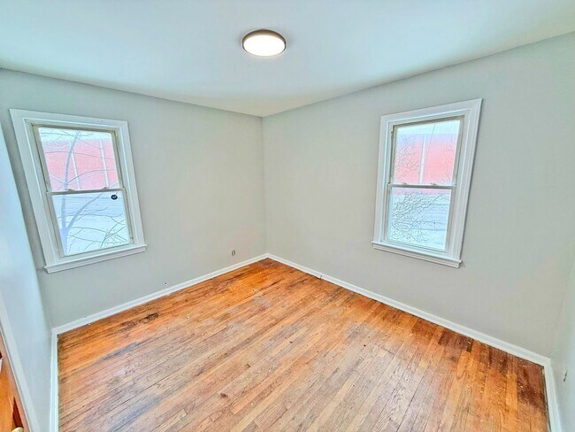 Foto del edificio - Convenient Showings — No Appointment Needed!